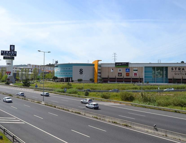 Udra agrandira le centre commercial Strada Shopping & Fashion  Outlet de Odivela, Lisbonne