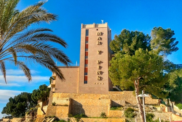 SANJOSE demoler el Hotel Mar i Pins 4 estrellas en Mallorca