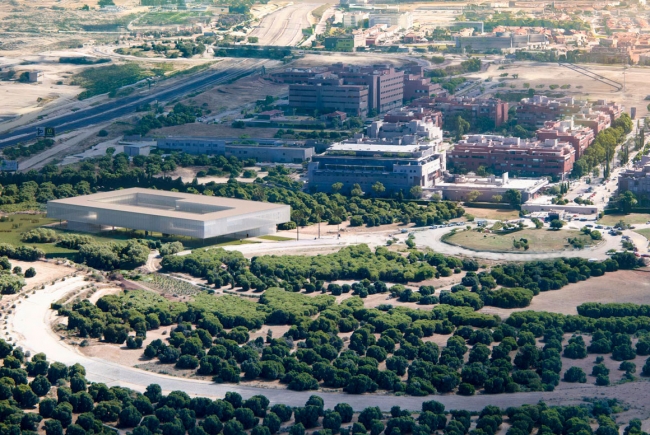 HÔPITAL DE SIMULATION ET UN PARKING POUR LA FACULTÉ DES SCIENCES DE LA SANTÉ ET DE LA VIE SUR LE CAMPUS DE BORMUJOS DE LUNIVERSITÉ CEU FERNANDO III DE SÉVILLE